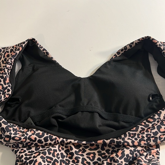 Byinns Women's V-Neck One-Piece Swimsuit w/ Sleeve~Leopard Print Sz Sm. - Picture 5 of 8